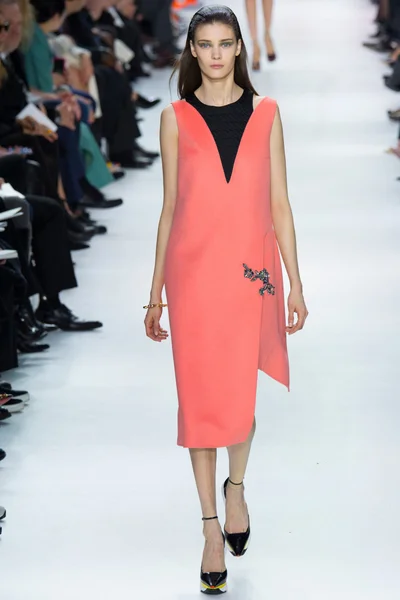 Look 18